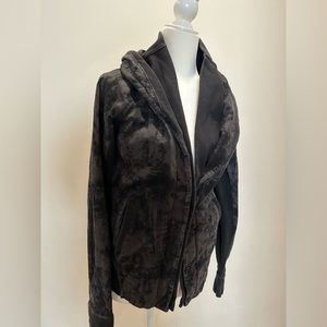 Lululemon sweatshirt